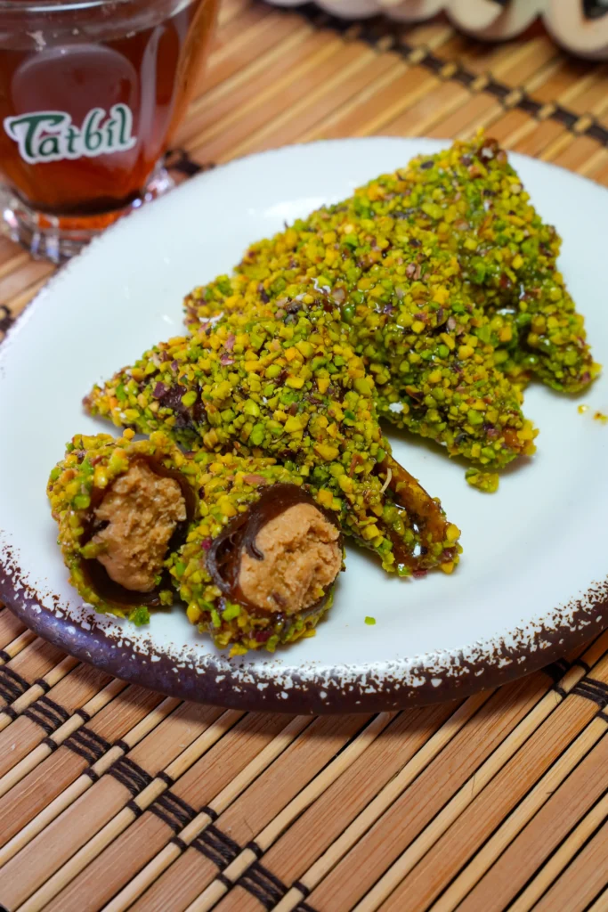 Herlesinden Sergisine: Gerçek Gümüşhane Pestili Nasıl Yapılır? fıstıklı muska (3)